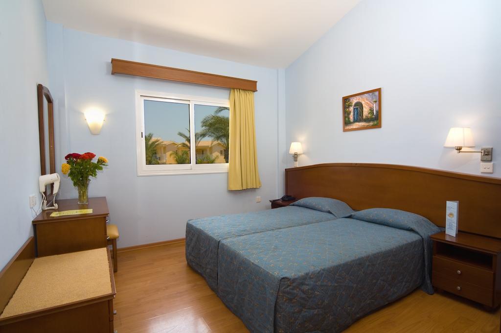 Tasia Maris Gardens Agia Napa Kamer foto